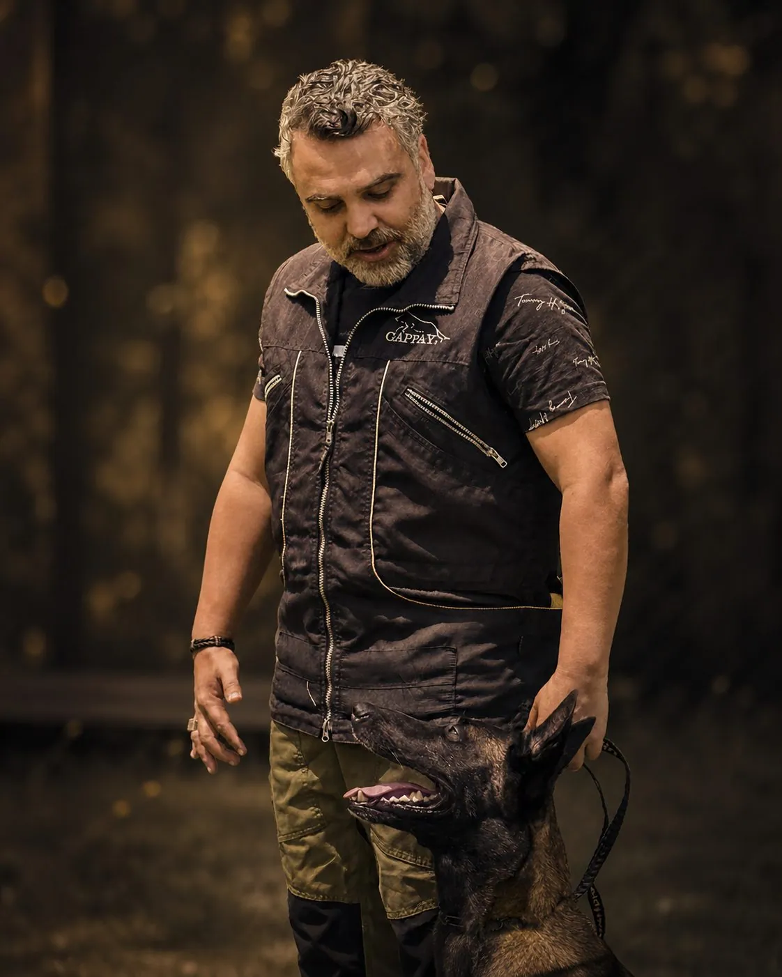 İrşat Üner, founder and master trainer of ICONK9, working with a Belgian Malinois